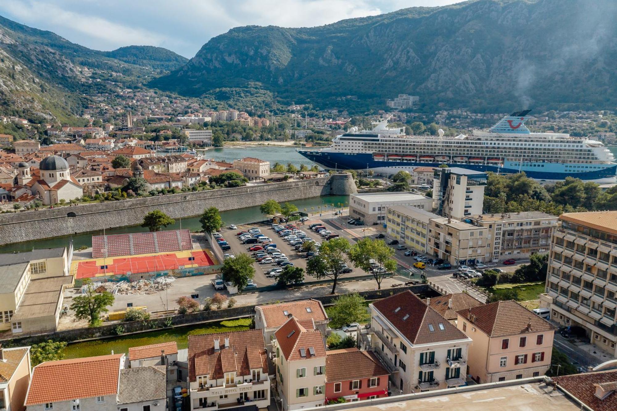 Kotor Central Point ภายนอก รูปภาพ